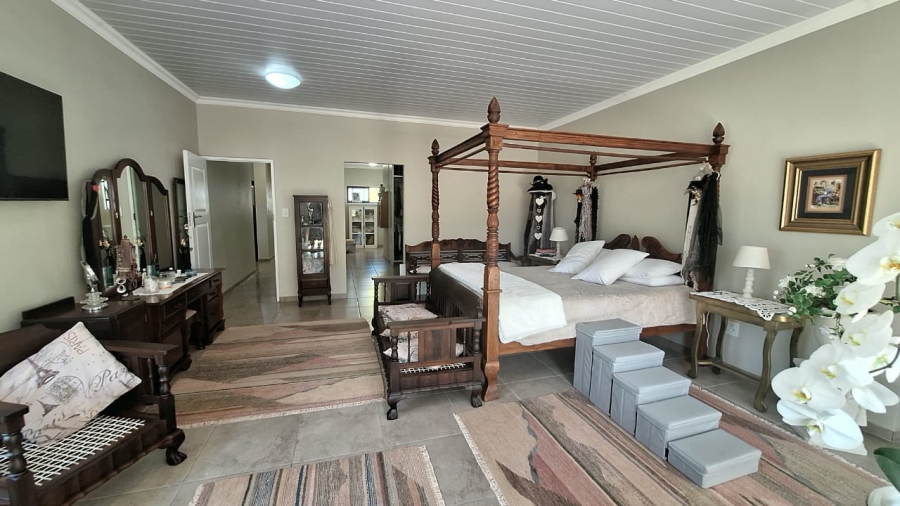 4 Bedroom Property for Sale in Stilbaai Wes Western Cape
